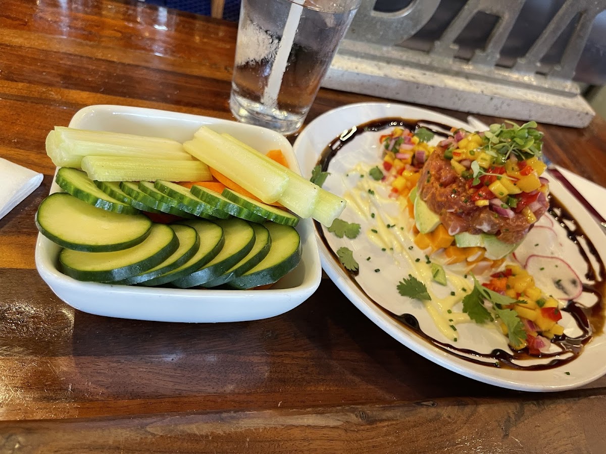 Tuna ceviche with veggie dippers