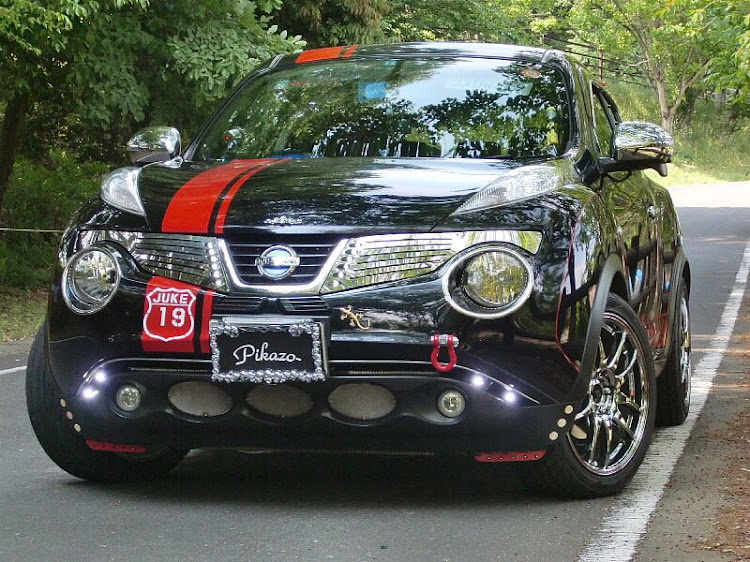 ジュークの過去の愛車・令和初いじり・レーシングストライプに関するカスタム事例の投稿画像2枚目