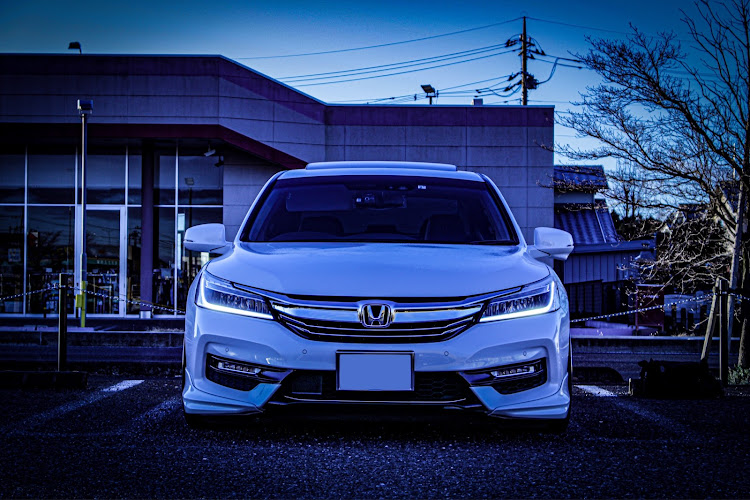 アコードのCR7アコードハイブリッド・HONDA・エアロ取付・モデューロ・DIYに関するカスタム事例の投稿画像1枚目