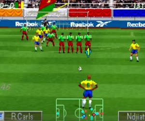 Appel aux nostalgiques de Pro Evolution Soccer: 20 ans de coups francs !