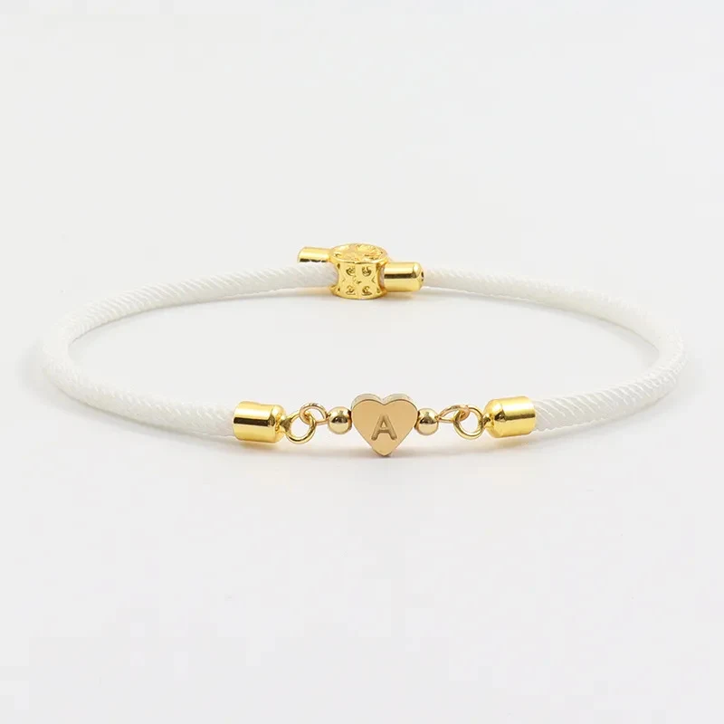 Titanium stalen hartvormige Milan armband met 26 letters. Een stijlvol accessoire, perfect als romantisch cadeau.
