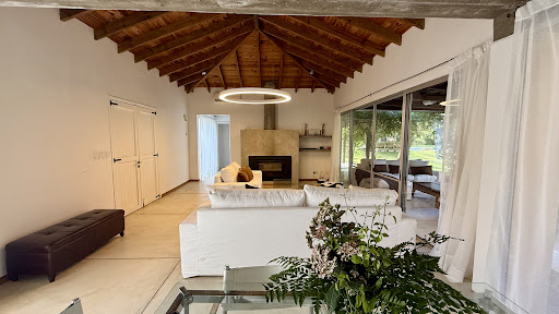 House with pool 4