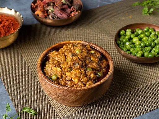 Mutton Keema Masala (Egg and Peas)