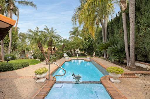 House with pool 3