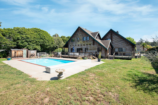 House with pool 2