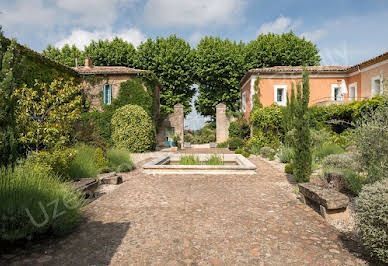 Propriété avec piscine et jardin 2