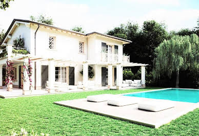 Villa with pool and terrace 2