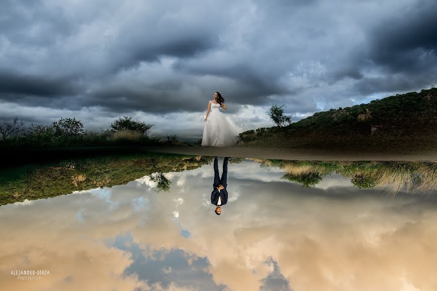 Fotografo di matrimoni Alejandro Souza (alejandrosouza). Foto del 30 ottobre 2017