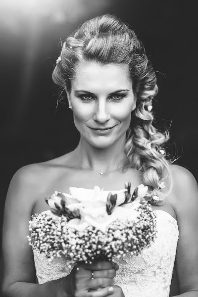 Fotógrafo de casamento Daniel Farkaš (farka). Foto de 9 de fevereiro 2018