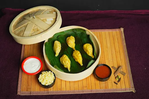 Chicken And Cheese Steamed Momos [5 Pieces]