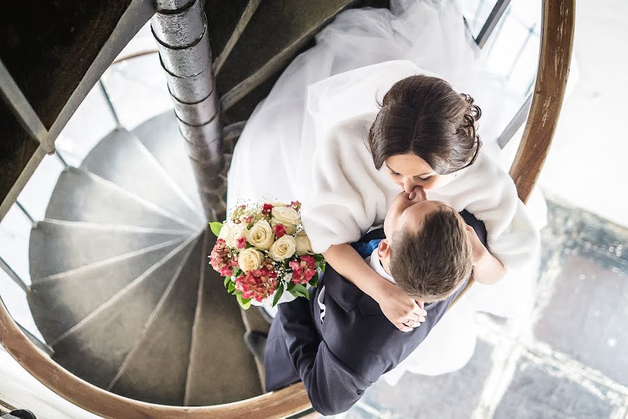 Fotografo di matrimoni Yuliya Serova (serovajulia). Foto del 8 maggio 2015