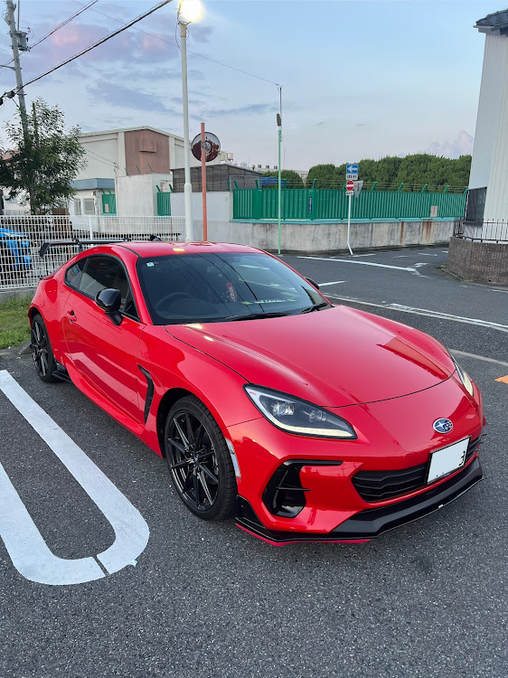 BRZのドライカーボン・GTウィング・クロストレックに関するカスタム事例の投稿画像1枚目