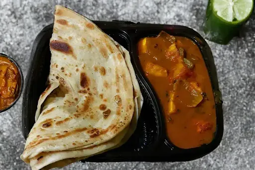 Paneer Chilli [4 Pieces, Big] With 2 Lachha Paratha