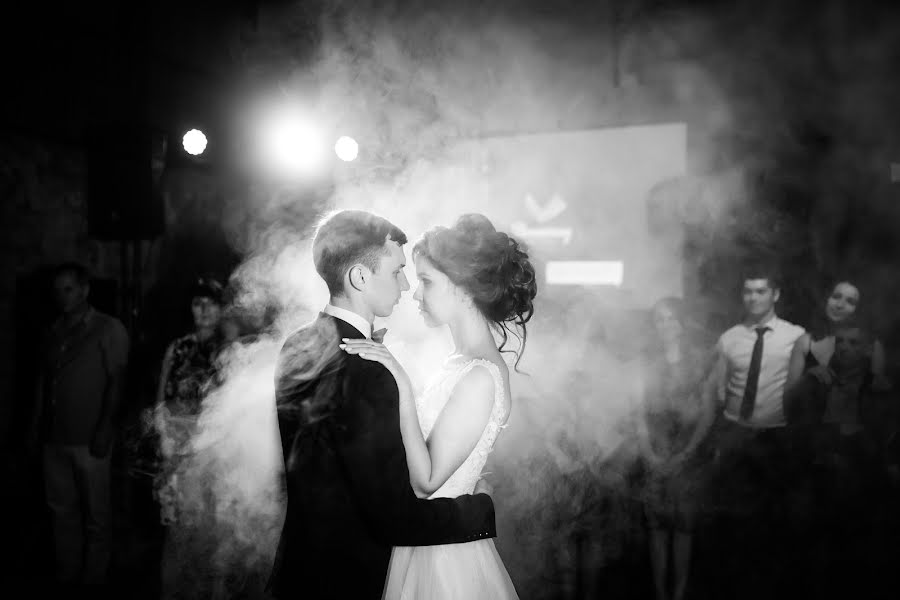 Fotógrafo de casamento Viktoriya Brovkina (viktoriabrovkina). Foto de 17 de fevereiro 2017