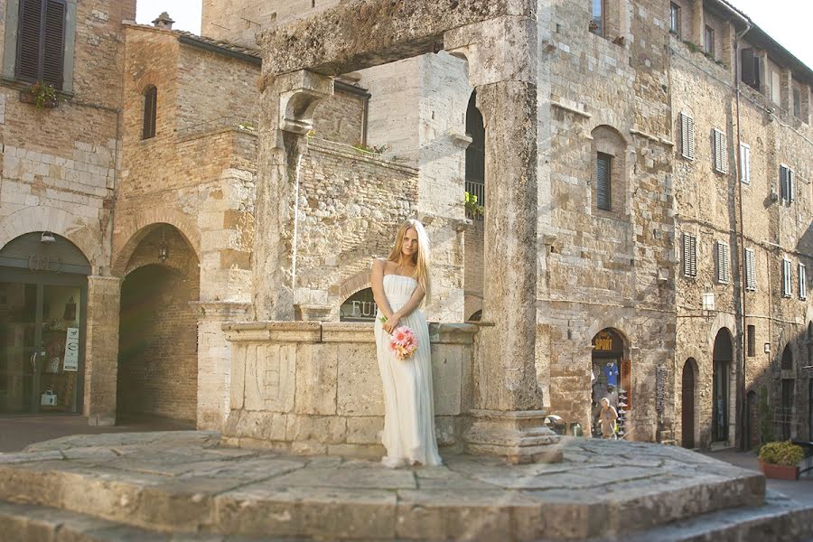 Fotógrafo de bodas Olga Stolyarova (olyasto). Foto del 5 de diciembre 2012