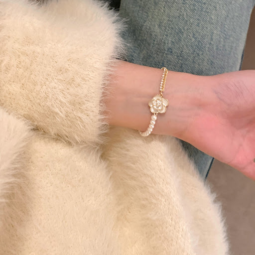 Title 5, Trendy Pearl Bracelet for Women with Versatile ...