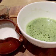 Uzna Omom 杏桃鬆餅屋