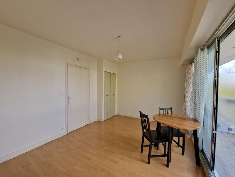 Location  appartement 1 pièce 28 m² à Crosne (91560), 695 €