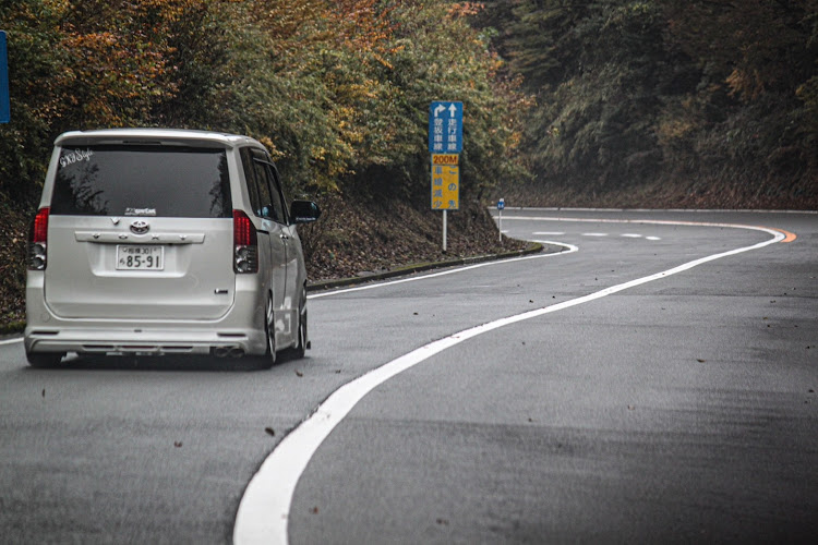 ヴォクシーのG.K.J Style.・あなたの推し純正品・ドライブ・秋のドライブ・山と愛車に関するカスタム事例の投稿画像1枚目