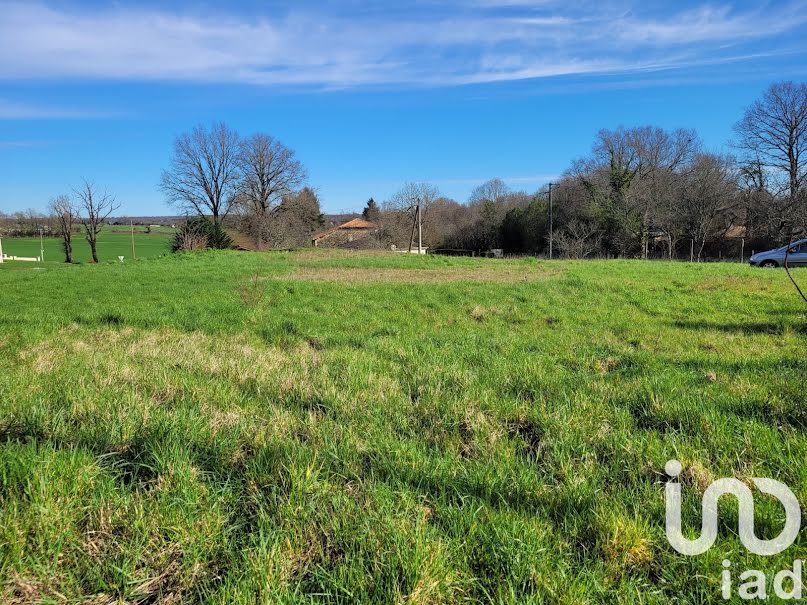 Vente terrain  4072 m² à Champagne-Mouton (16350), 14 500 €