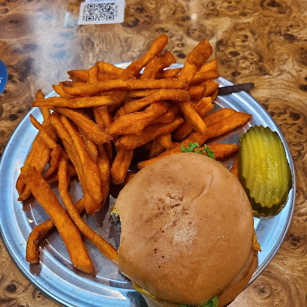 Crystal burger gf bun and sweet potato fries