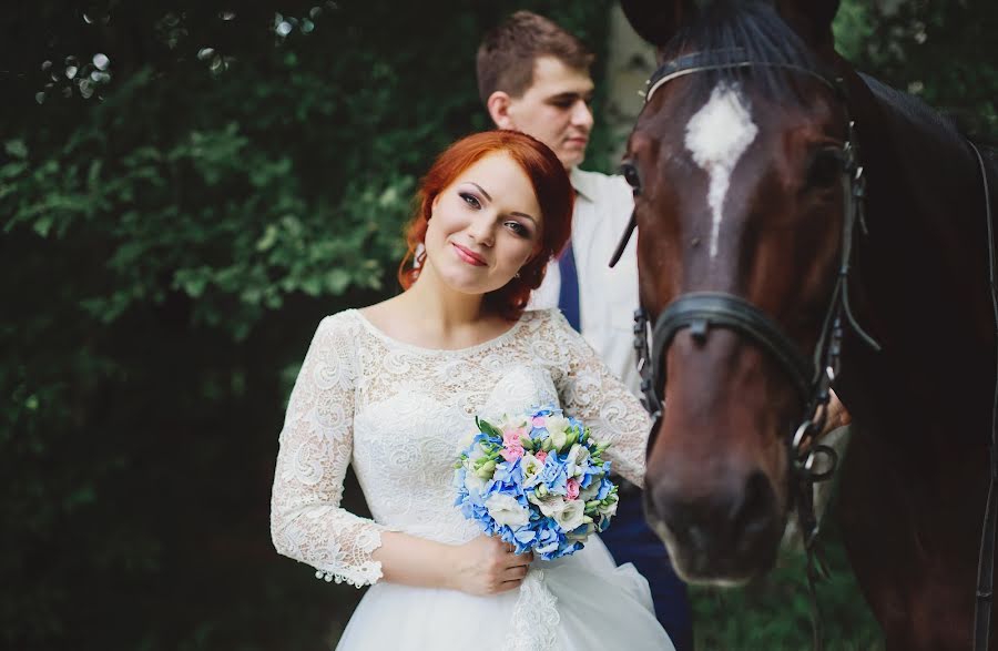 Fotógrafo de casamento Alena Krivosheeva (alenkabu). Foto de 5 de novembro 2015