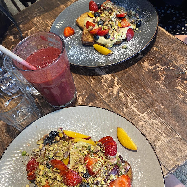 French toast wit pistachio cream