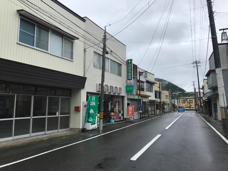 創業昭和15年の老舗食堂でいただく最高の元祖サバだしラーメンとは？ / 宮城県石巻市の「食堂亀鶴（きかく）」