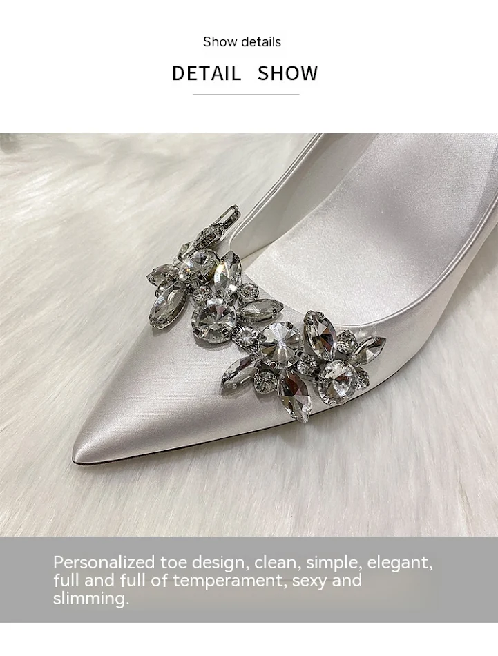 Escarpins blancs en satin cristal de mariée Chaussures de mariage élégantes Éclat somptueux Confort exceptionnel Le choix parfait pour votre mariage