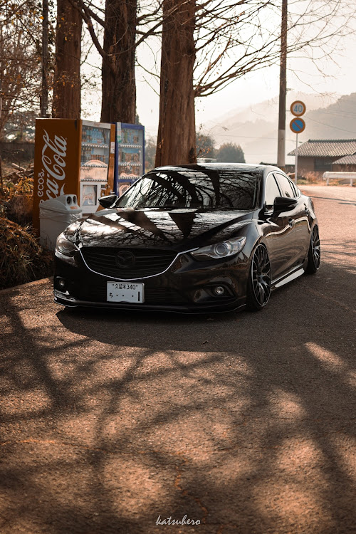 アテンザのMAZDA・生脚・今年1年ありがとうございました・来年もよろしくお願いしますに関するカスタム事例の投稿画像2枚目