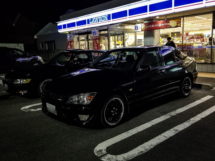 マークIIのJZX90・お決まりローソン笑・後輩のｱﾙﾃｯﾂｧとコラボ♪・儚い時代の流れに関するカスタム事例の投稿画像3枚目