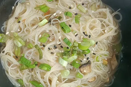 Vietnamese Clear Soup Rice Noodles