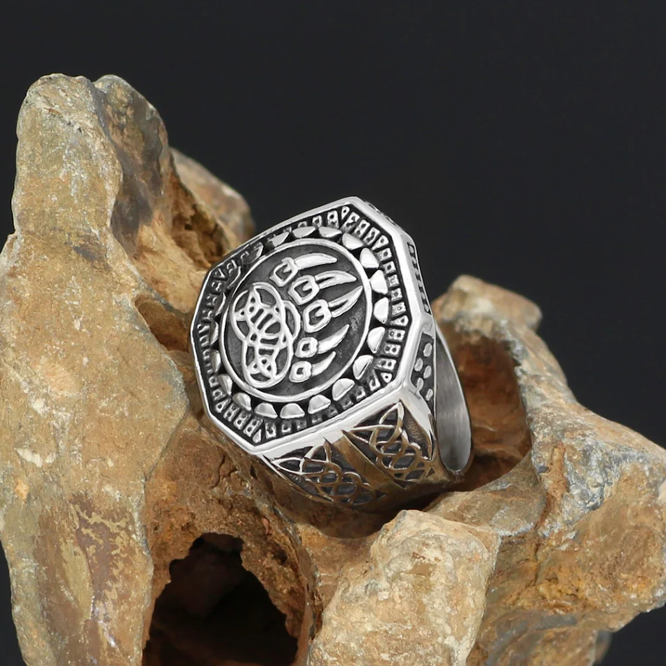 Anel de Sinete Veles de Aço Inoxidável Feito à Mão da Beowulf Regalia. Joia viking masculina com símbolo rúnico. Durabilidade e estilo únicos.