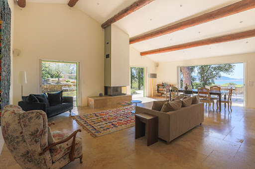 Villa with pool and terrace 4