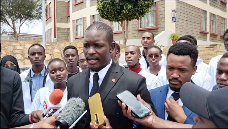 KUSA President Teddy Odhiambo adressing the press at KUTRRH on October 16, 2023.