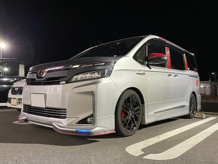 ヴォクシーのチームピンスト・No.001・チーピン誕生月・武蔵Style・みんなのエアロ見てみたいに関するカスタム事例の投稿画像1枚目