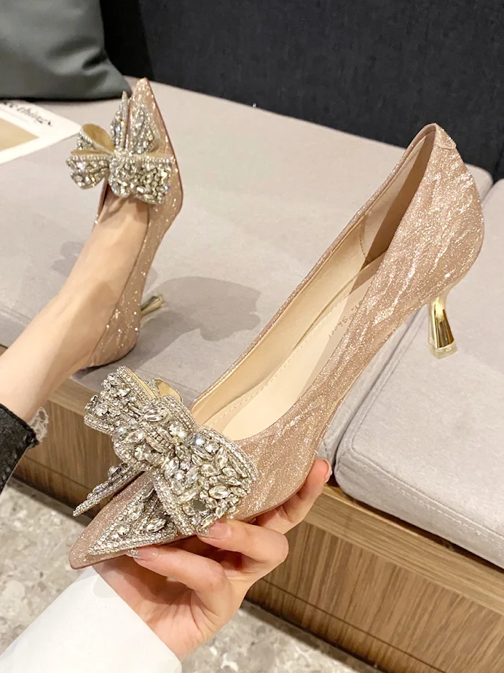 Chaussures plates papillon pour femmes enceintes et grandes tailles, idéales pour les mariages. Confortables et élégantes.