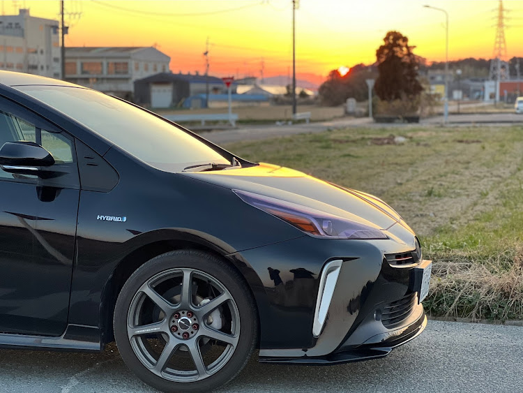 プリウスの車好きな人と繋がりたい・iPhone13pro・夕暮れと愛車に関するカスタム事例の投稿画像4枚目