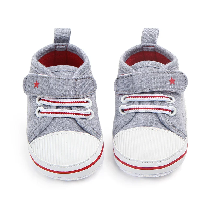 Zapatos casuales elásticos para bebé, suela blanda, ideales para caminar, cómodos y seguros para los primeros pasos del niño.