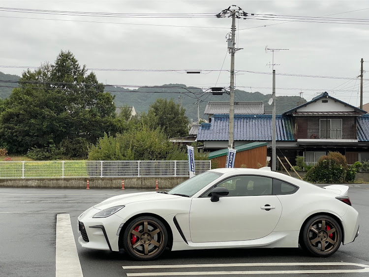 GR86のスマホ撮影・秋・端っこ駐車に関するカスタム事例の投稿画像5枚目