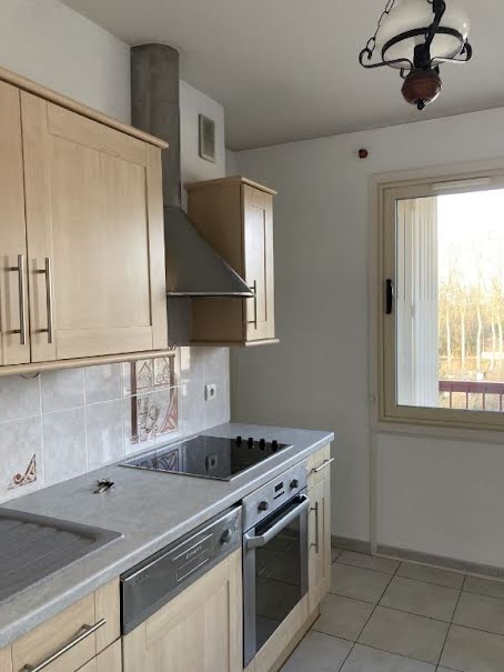 Location  appartement 3 pièces 83 m² à Bourges (18000), 834 €