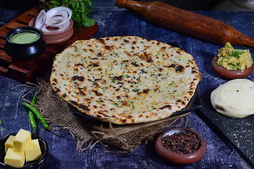 Aloo Pyaaz Kulcha