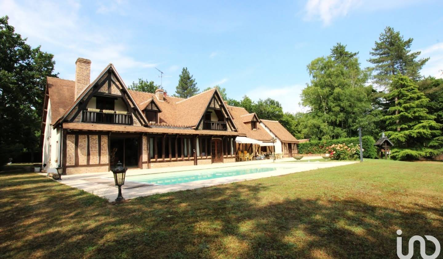 House with pool and terrace La Ferté-Saint-Cyr