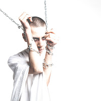 MADNESS-Intrappolata nella solitudine di 