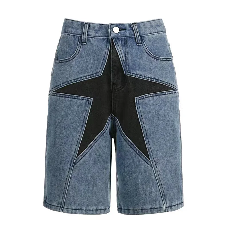 Short en jean ample avec écussons étoile à cinq branches contrastés – Un style décontracté et tendance pour l'été, alliant confort et originalité.