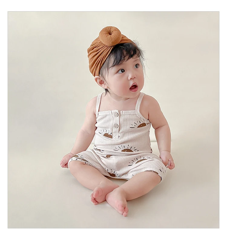 Bebek için nefes alabilen askılı waffle kumaş tulum Kolsuz Yaz için ideal Rahatlık ve ferahlık Hafif ve yumuşak giyim Bebek için ideal