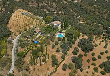 Villa avec piscine et terrasse 2