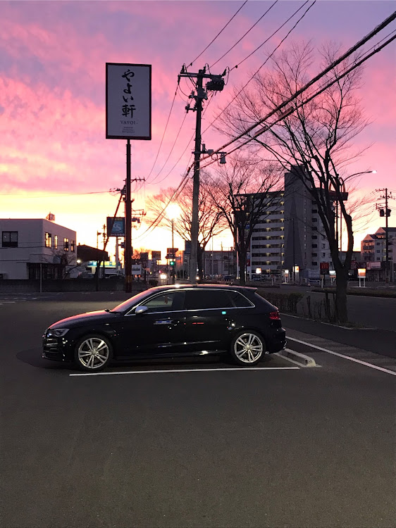 S3 スポーツバックのアウディ・朝焼けと愛車に関するカスタム事例の投稿画像1枚目