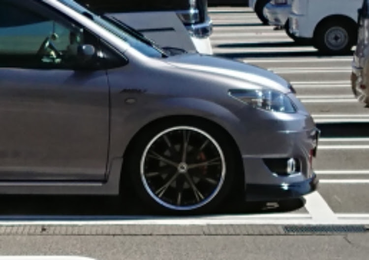 MPVのお洒落は足元から😅・大陸クオリティ(笑)に関するカスタム事例の投稿画像2枚目