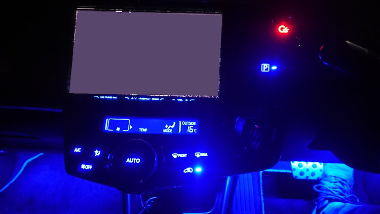 プリウスαのプリウスα G's・LEDに交換・LED化計画・シフトランプLED化・疲れた…に関するカスタム事例の投稿画像4枚目